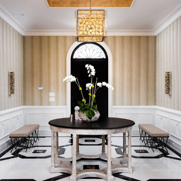 table-and-flowers